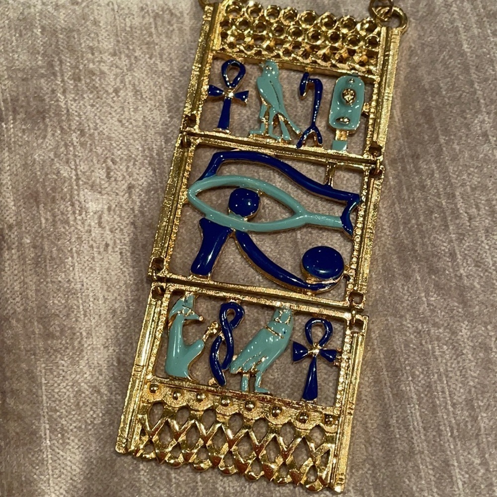 VINTAGE 79’s SPHINX Egyptian Goldtone Tomb Hieroglyphics Panel Necklace Rare